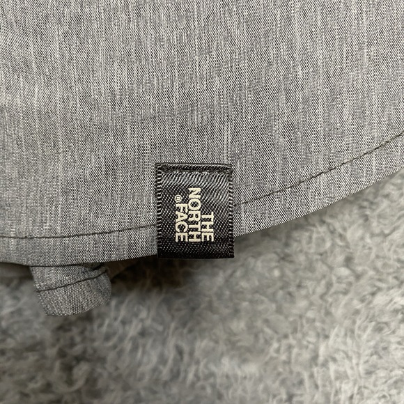 The North Face Stevie Gray Shirt Button Up Top Size Large Lightweight Tunic - Picture 3 of 16